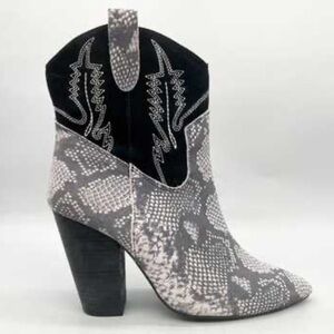 DINGO, Women’s Calico Western Boots Block Heel Gray Snake Print Suede, Size 6.5